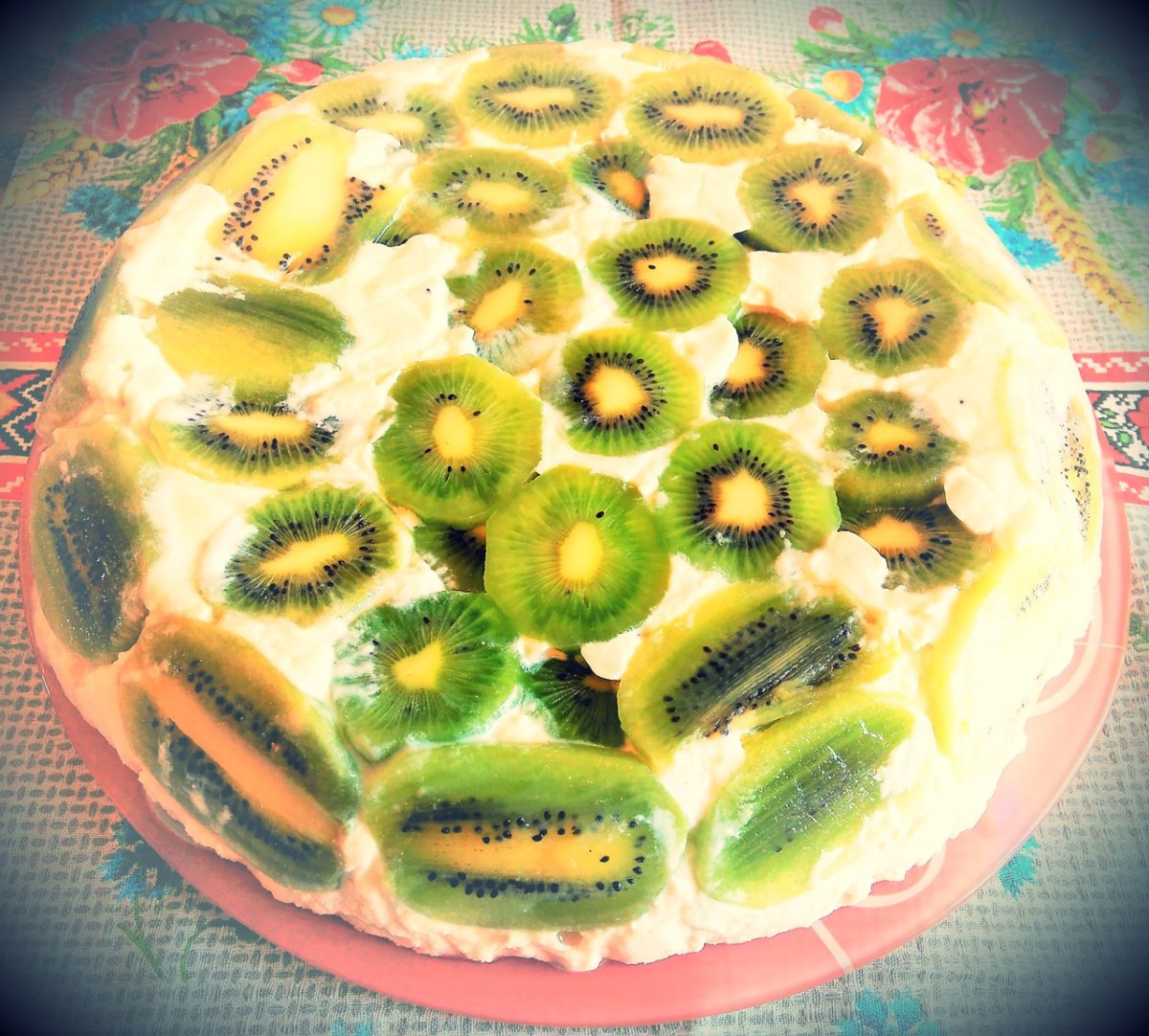 Украсить торт киви