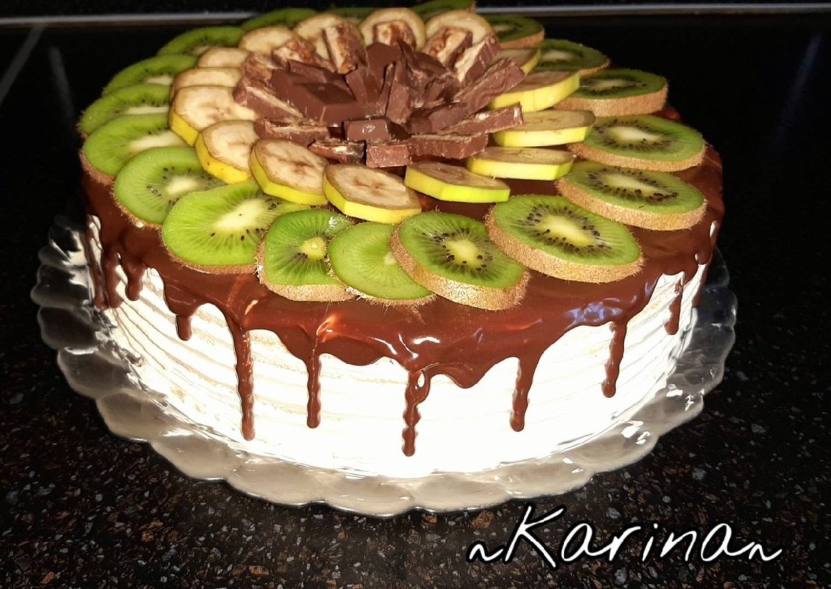 Торт с киви и клубникой