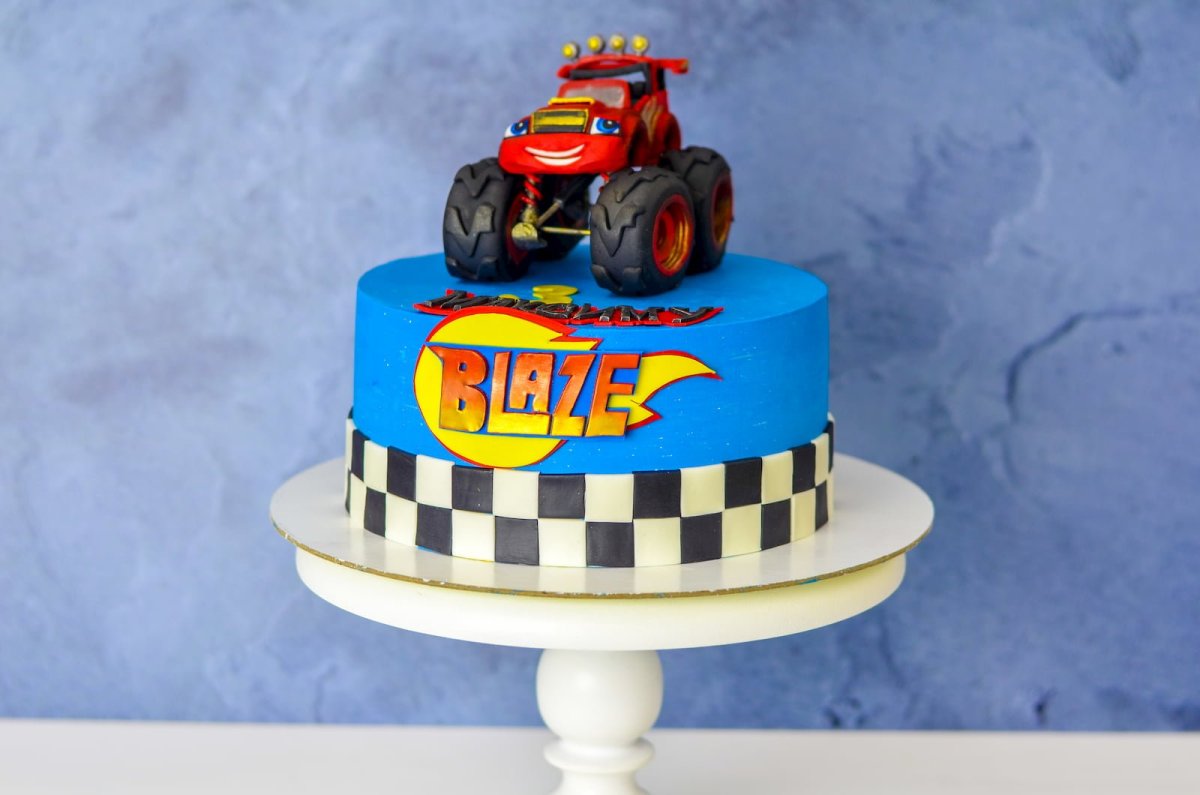 Торт Вспыш и чудо машинки