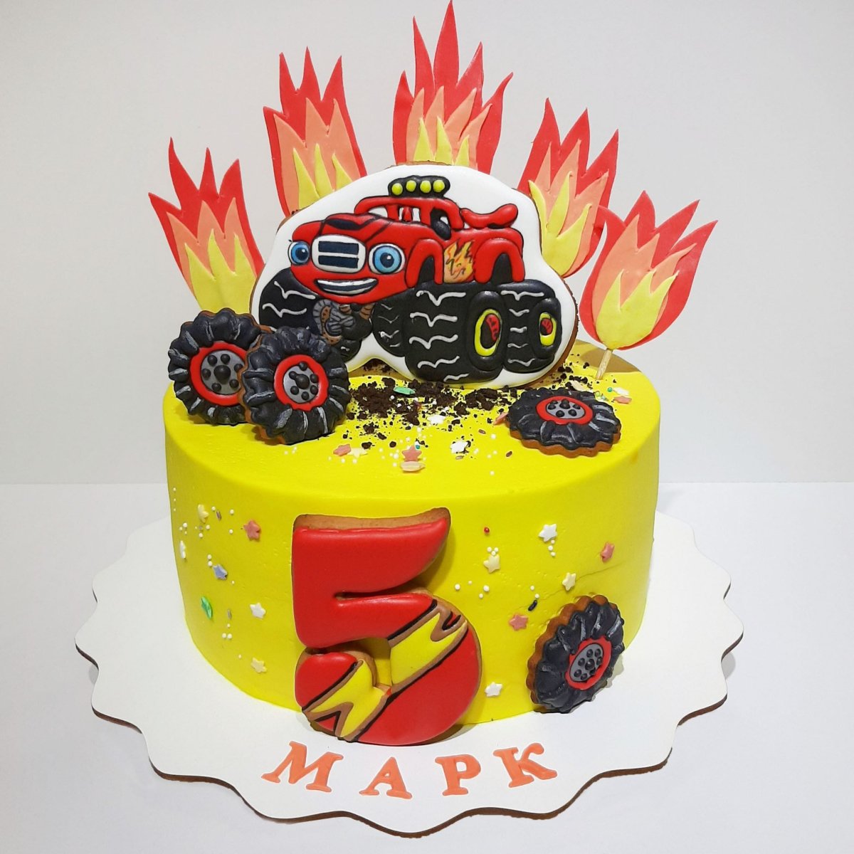 Торт со Вспышем и чудо машинками