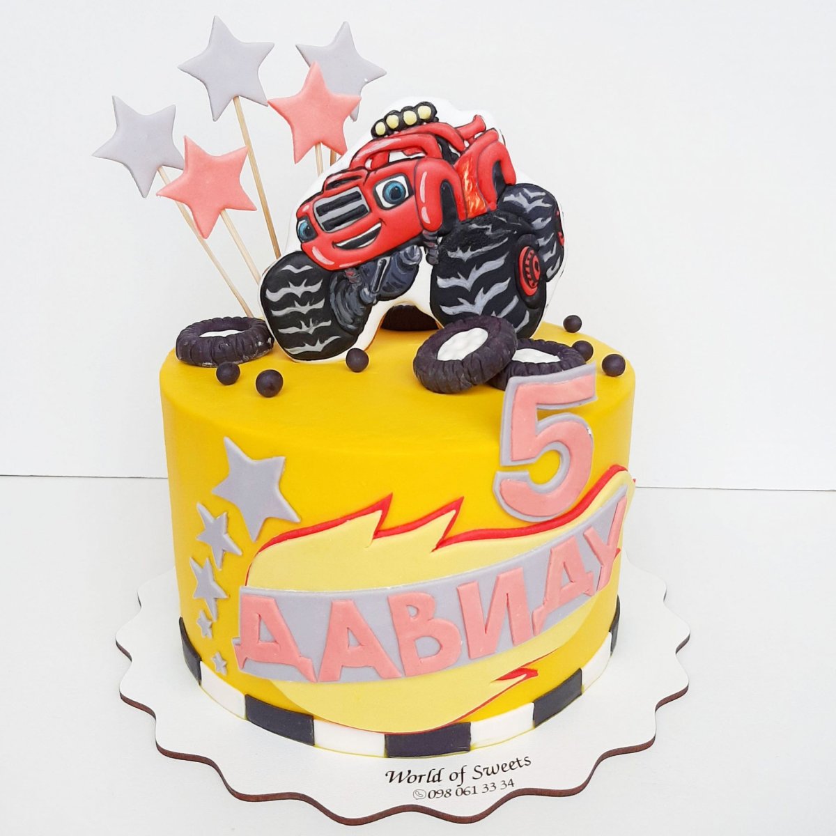 Торт на день рождения мальчику 4 года Вспыш и чудо машинки