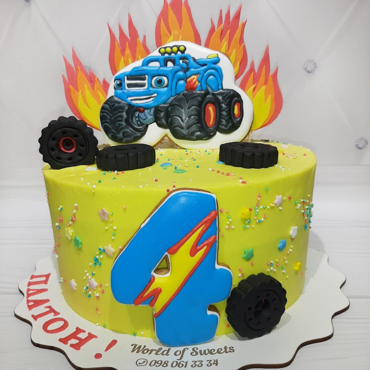 Торт с машинкой Вспыш