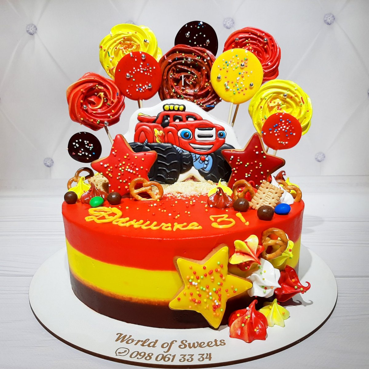 Торт Вспыш и чудо машинки Денису 3 года