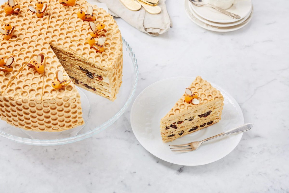 Медовые пирожные соты