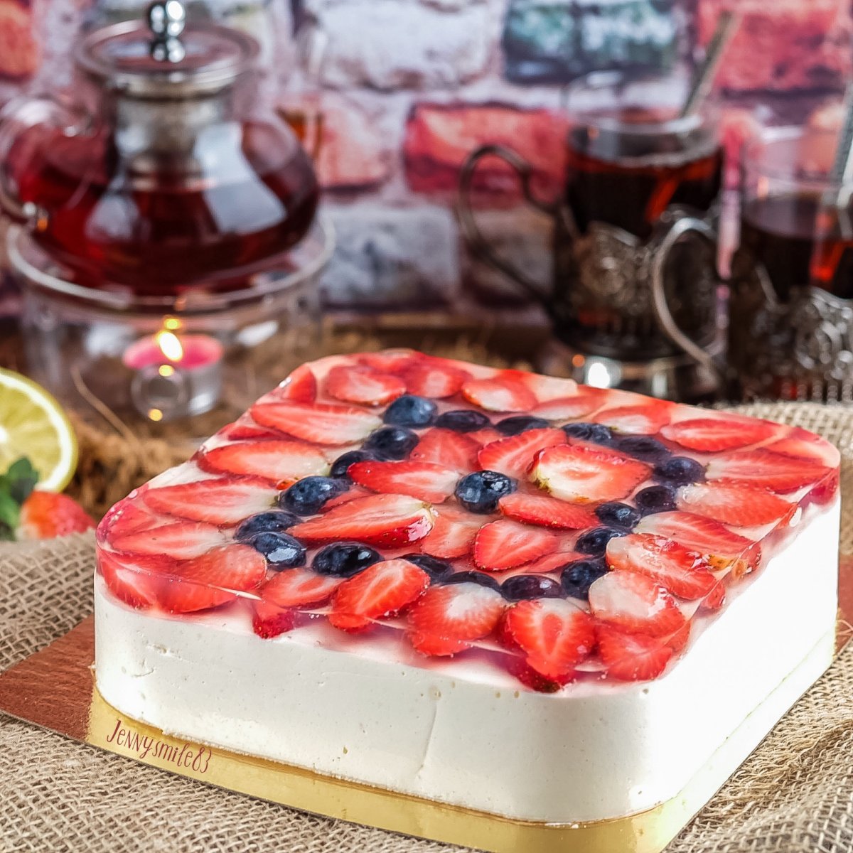 Торт из суфле и желе с ягодами