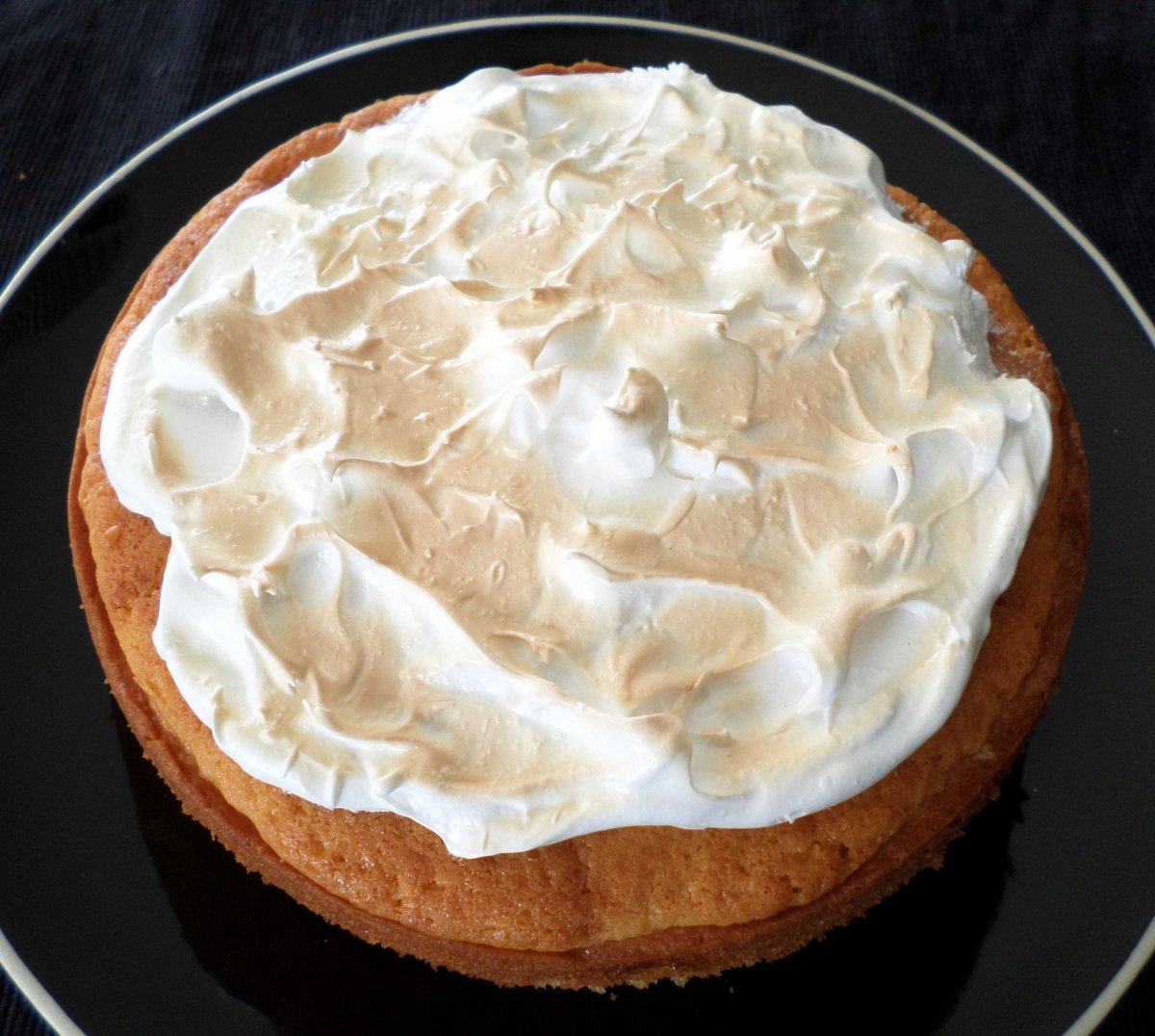 Торт с безе и бисквитом