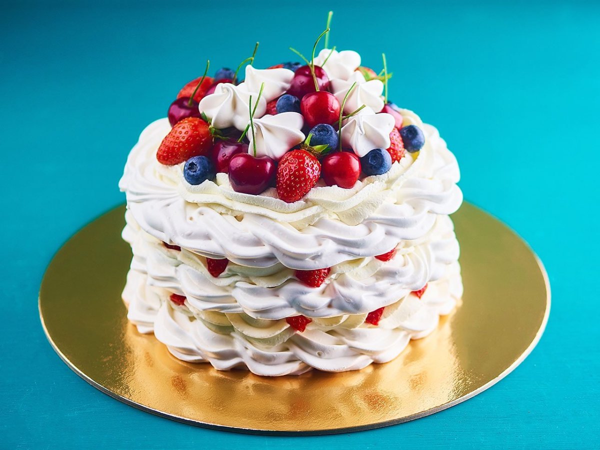 Торт с безе и бисквитом