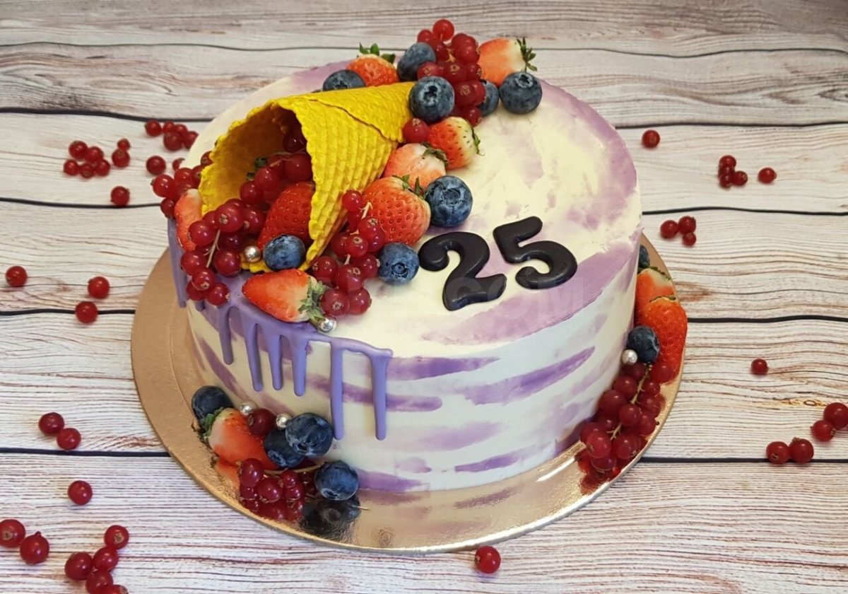 Яркий торт для мальчика 10 лет