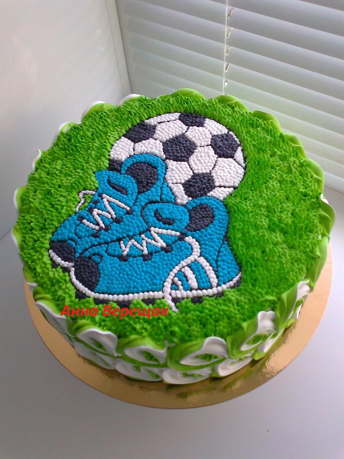 Яркий торт для мальчика 10 лет