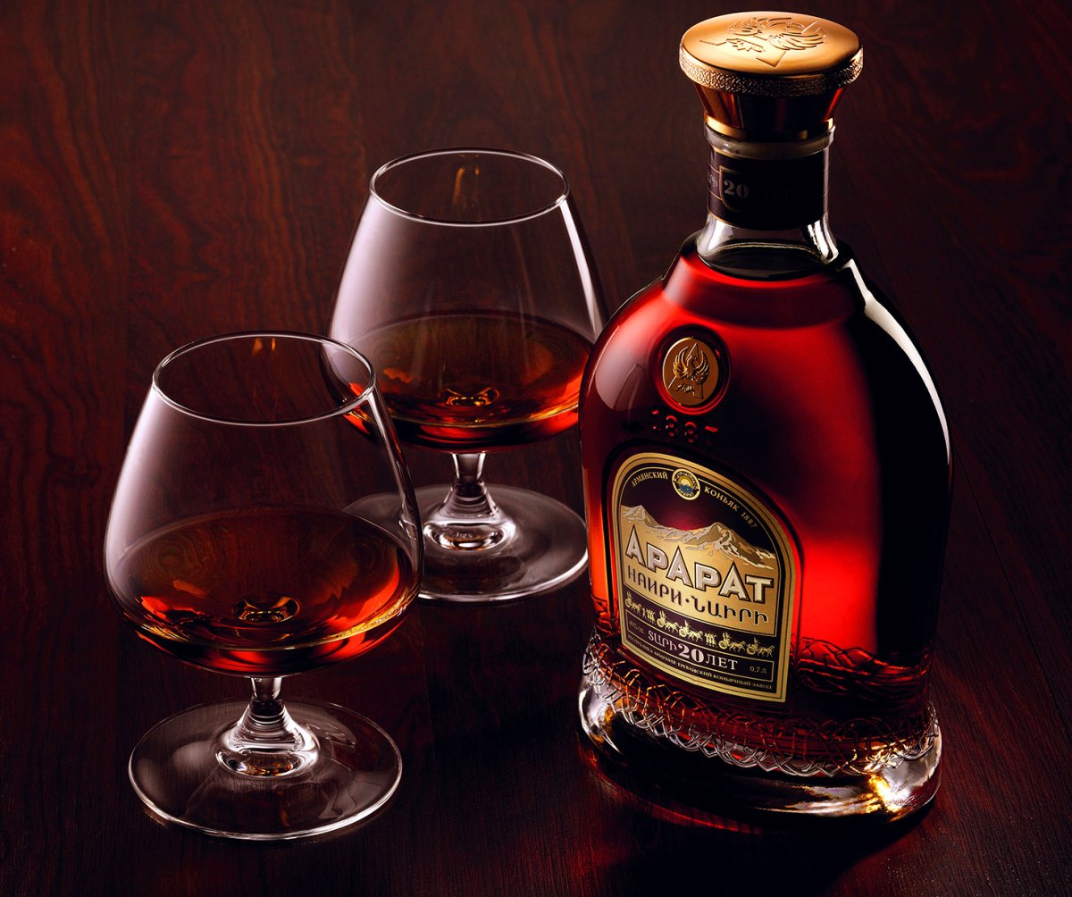 С днём рождения мужчине коньяк Арарат