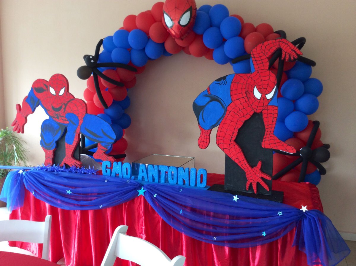 Украшение шарами в стиле человек паук