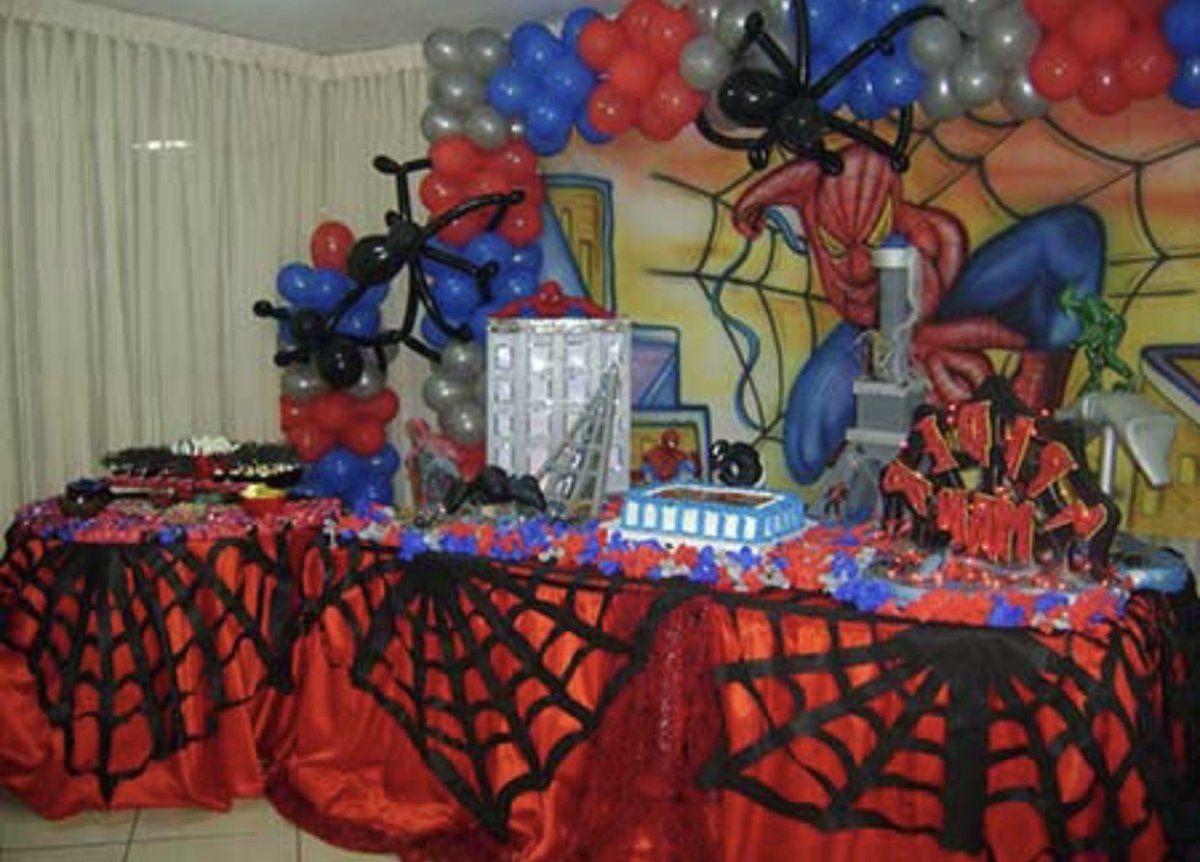 Украсить комнату в стиле человек паук на день рождения