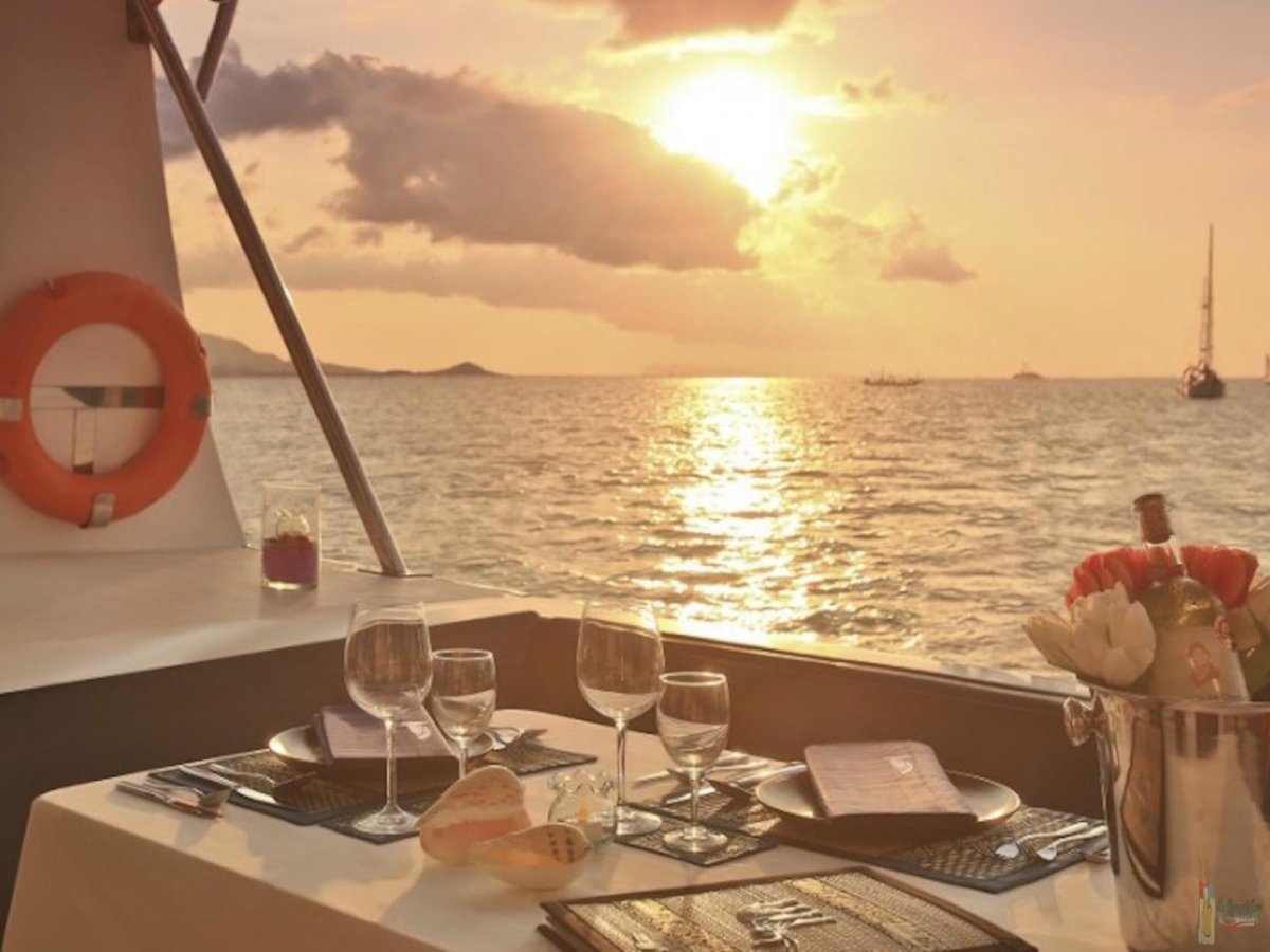 Романтический ужин на корабле