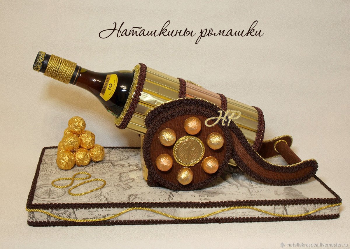 Коньяк в подарочной бутылке