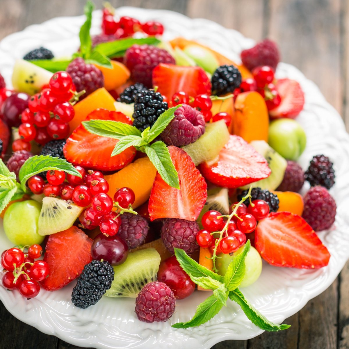 Красивые гифки с днём рождения с фруктами и цветами