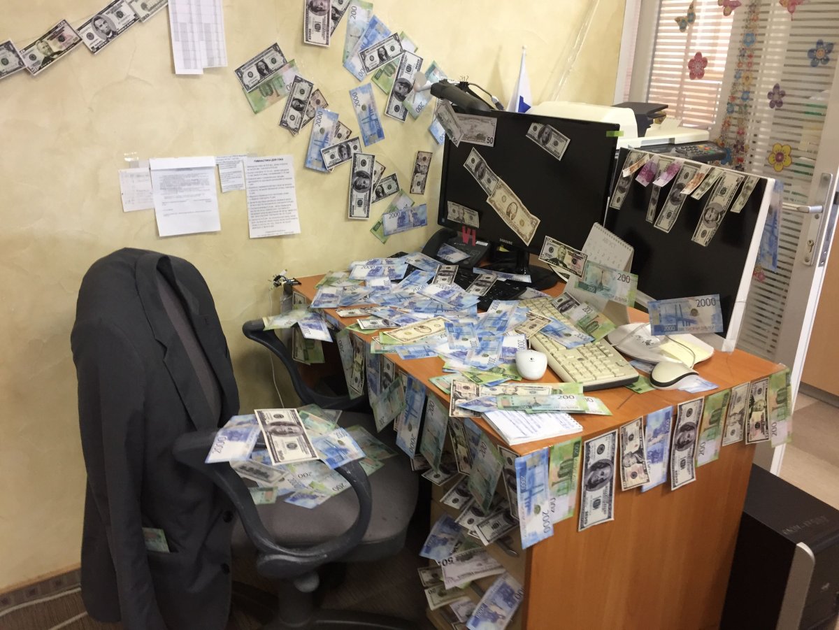 Сюрприз коллеге на рабочем месте