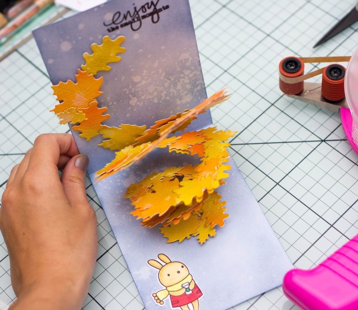 Украшение из бумаги на школьную доску