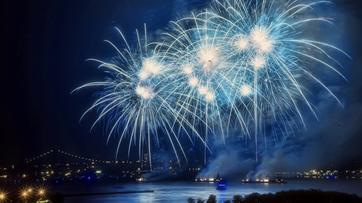 Красивый салют