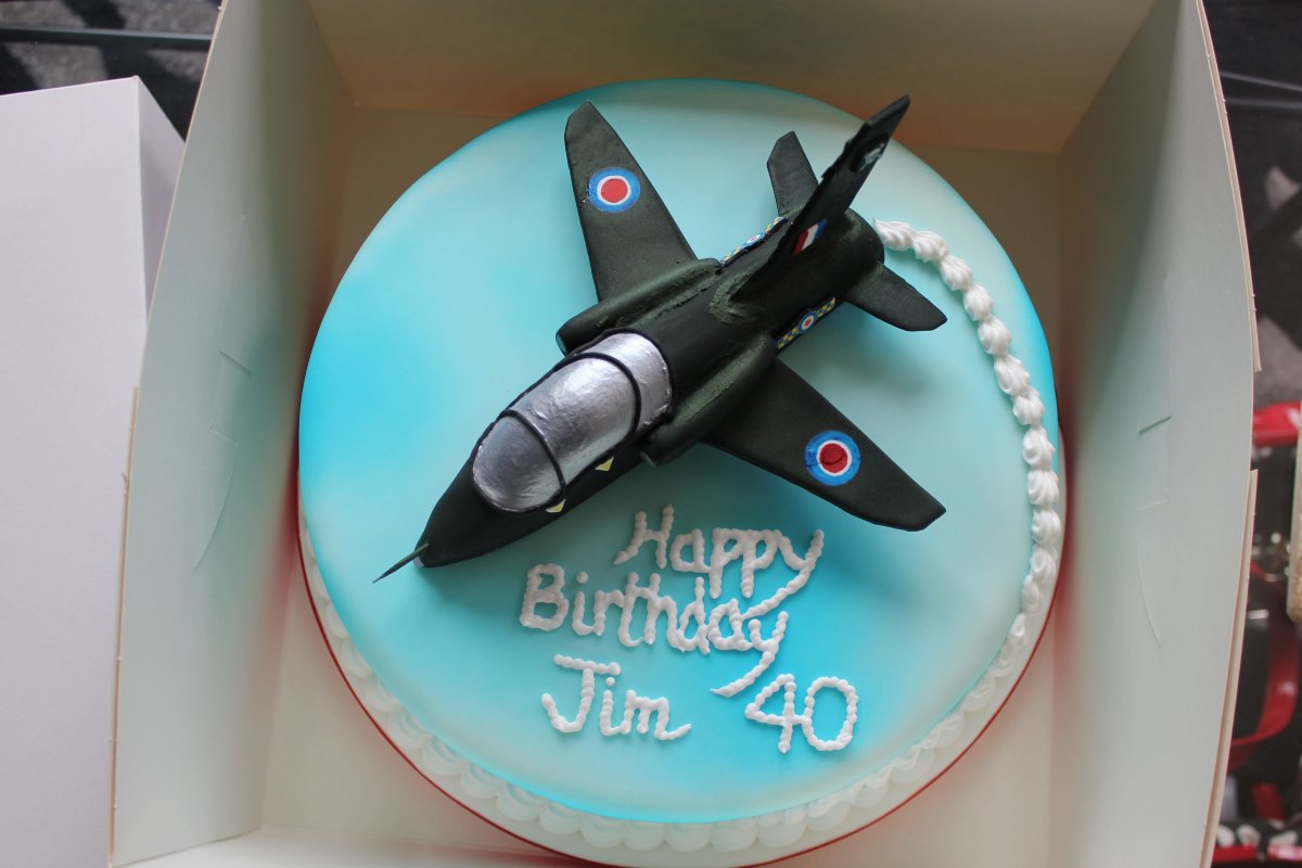 Самолет и цветы