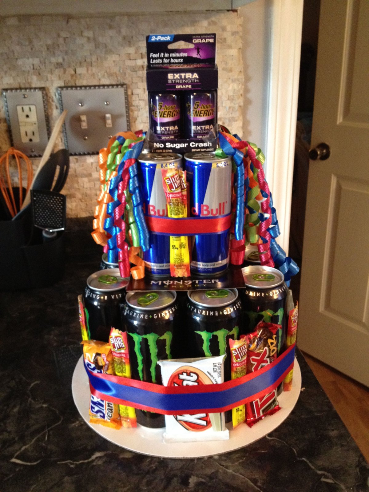 Подарок из энергетических напитков