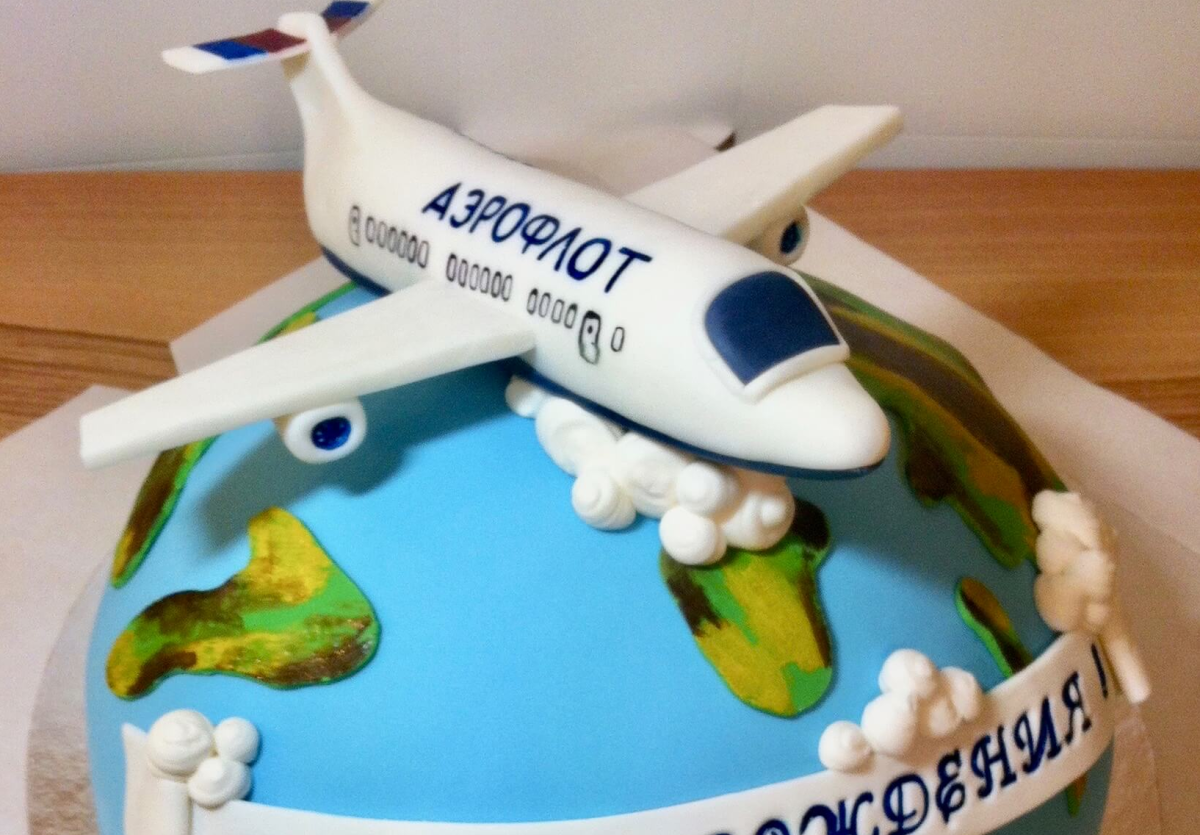 Торт в виде самолета