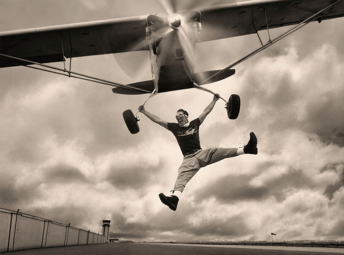 Открытка с днем рождения с самолетом