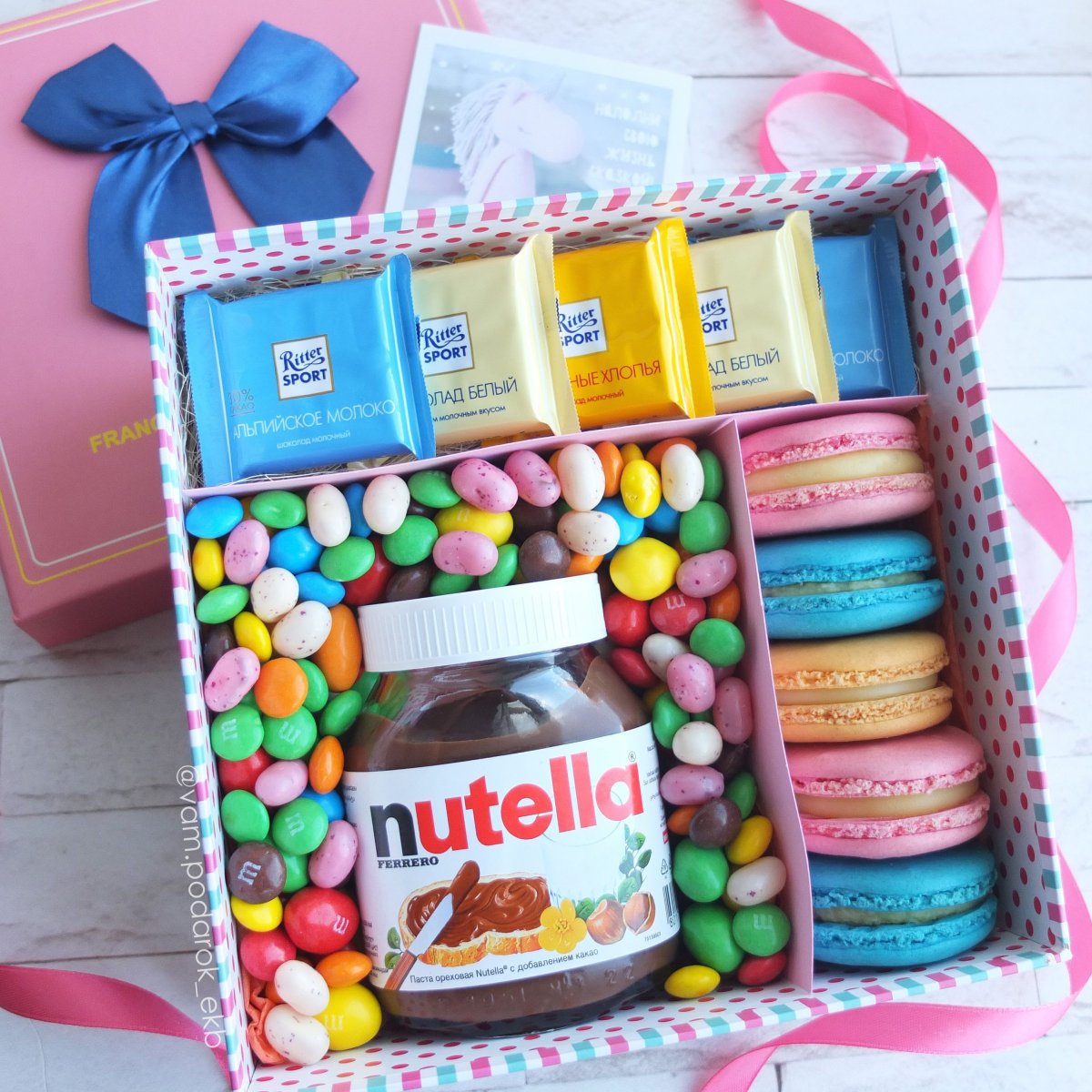 Подарок подруге в коробке