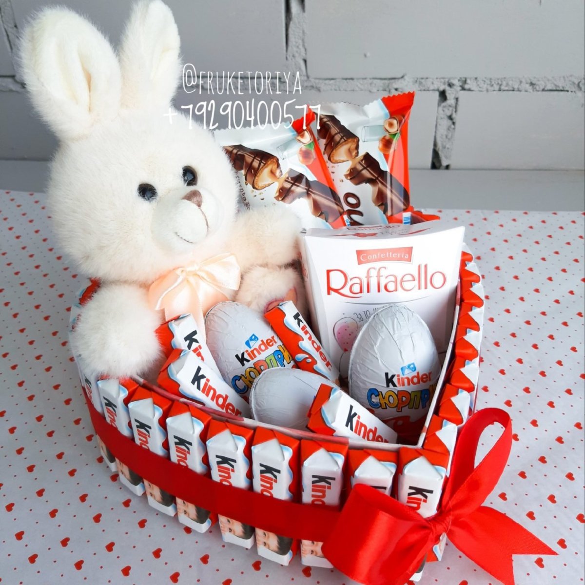 Подарочные коробки со сладостями