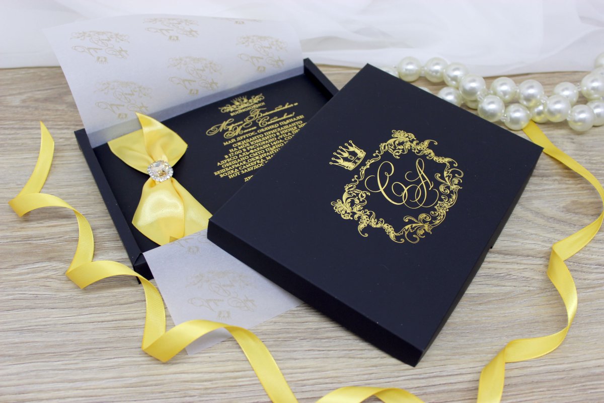 Пригласительные в золотом стиле