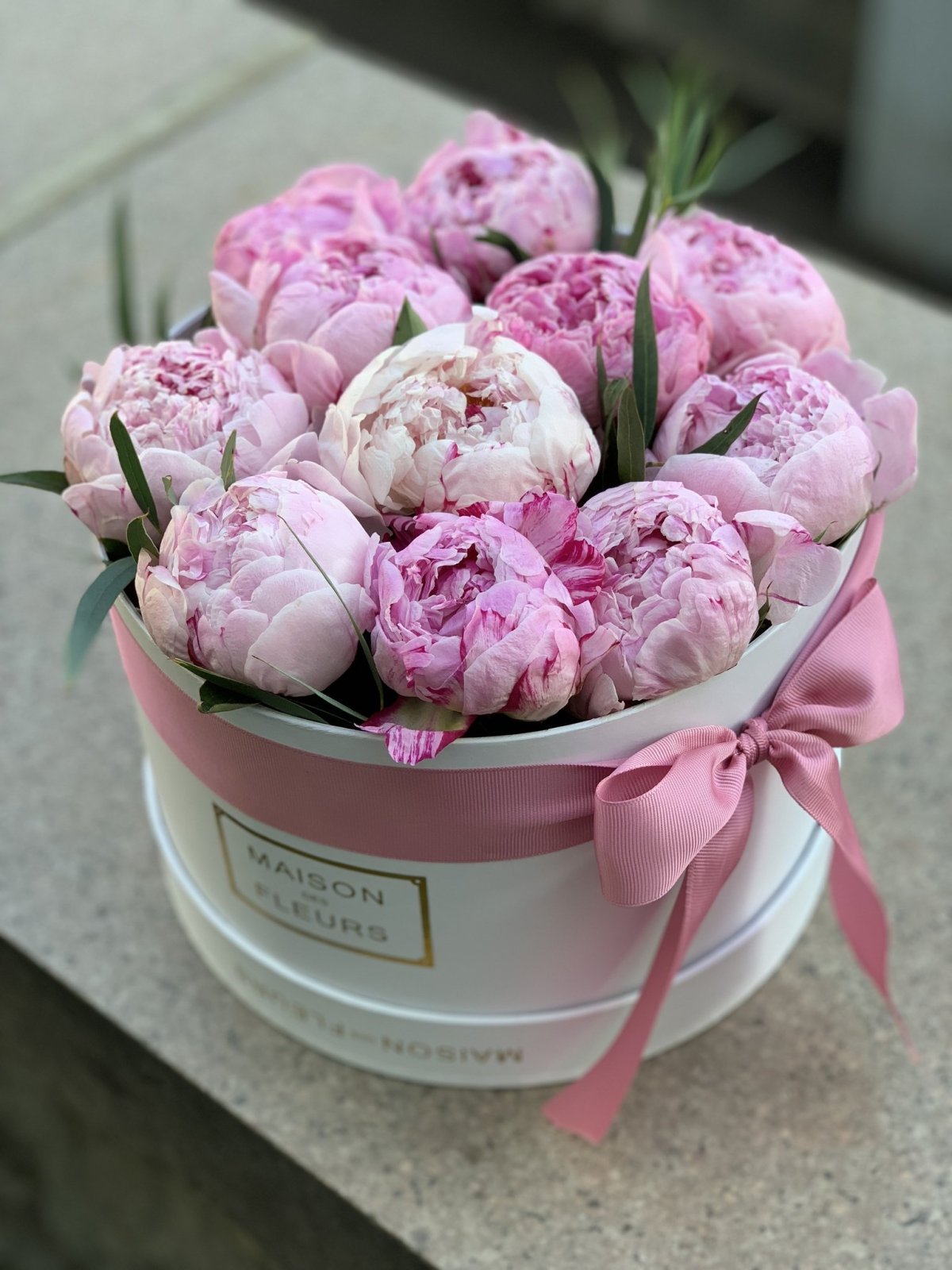 Красивый букет пионов