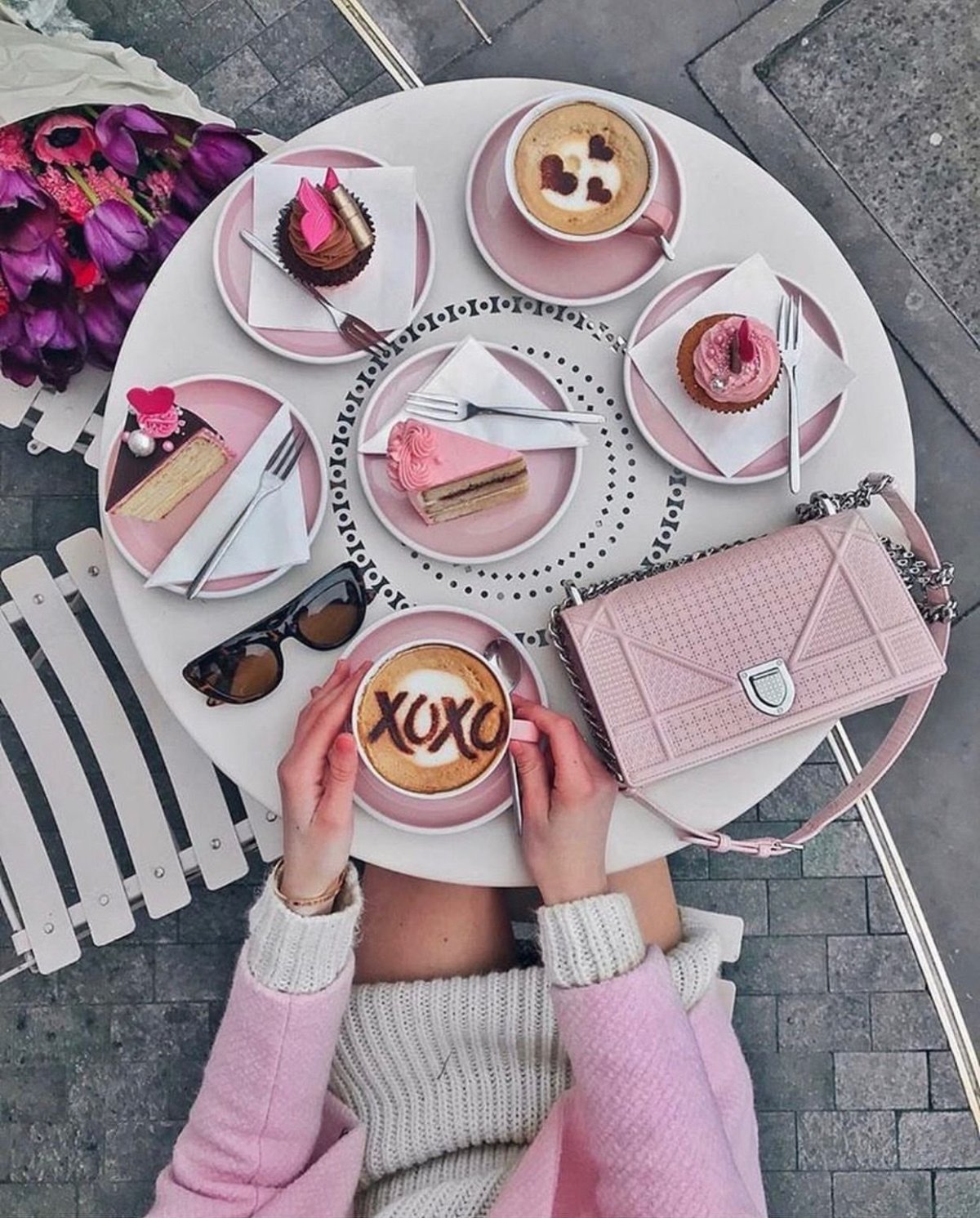 Украсить комнату шарами