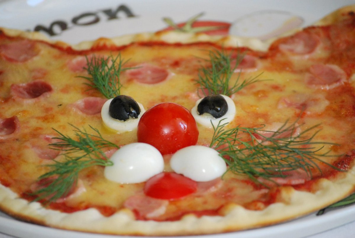 Украшение пиццы для детей