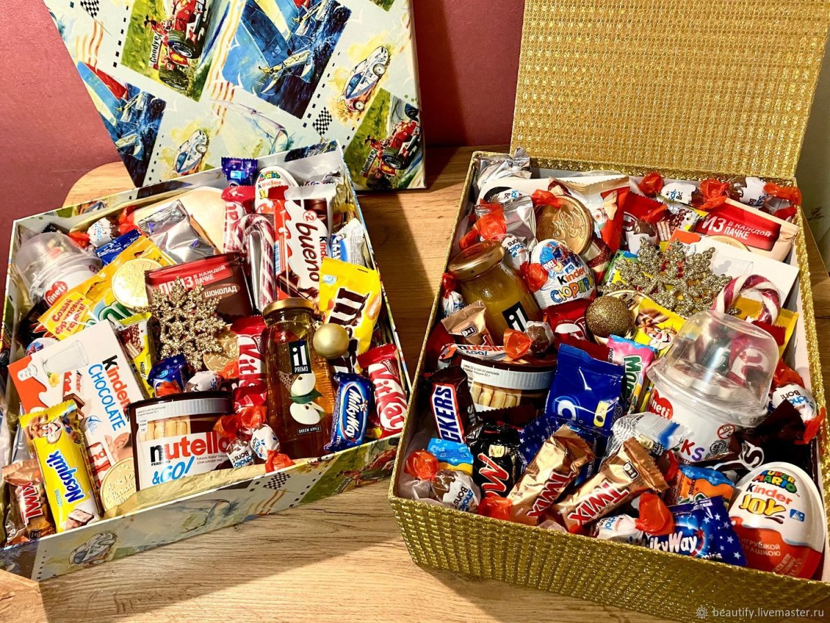 Огромный набор сладостей