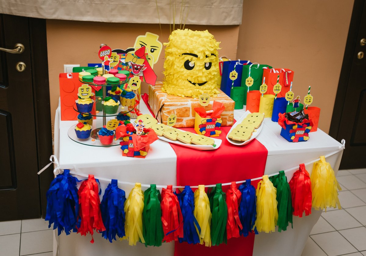 Украшения в стиле лего