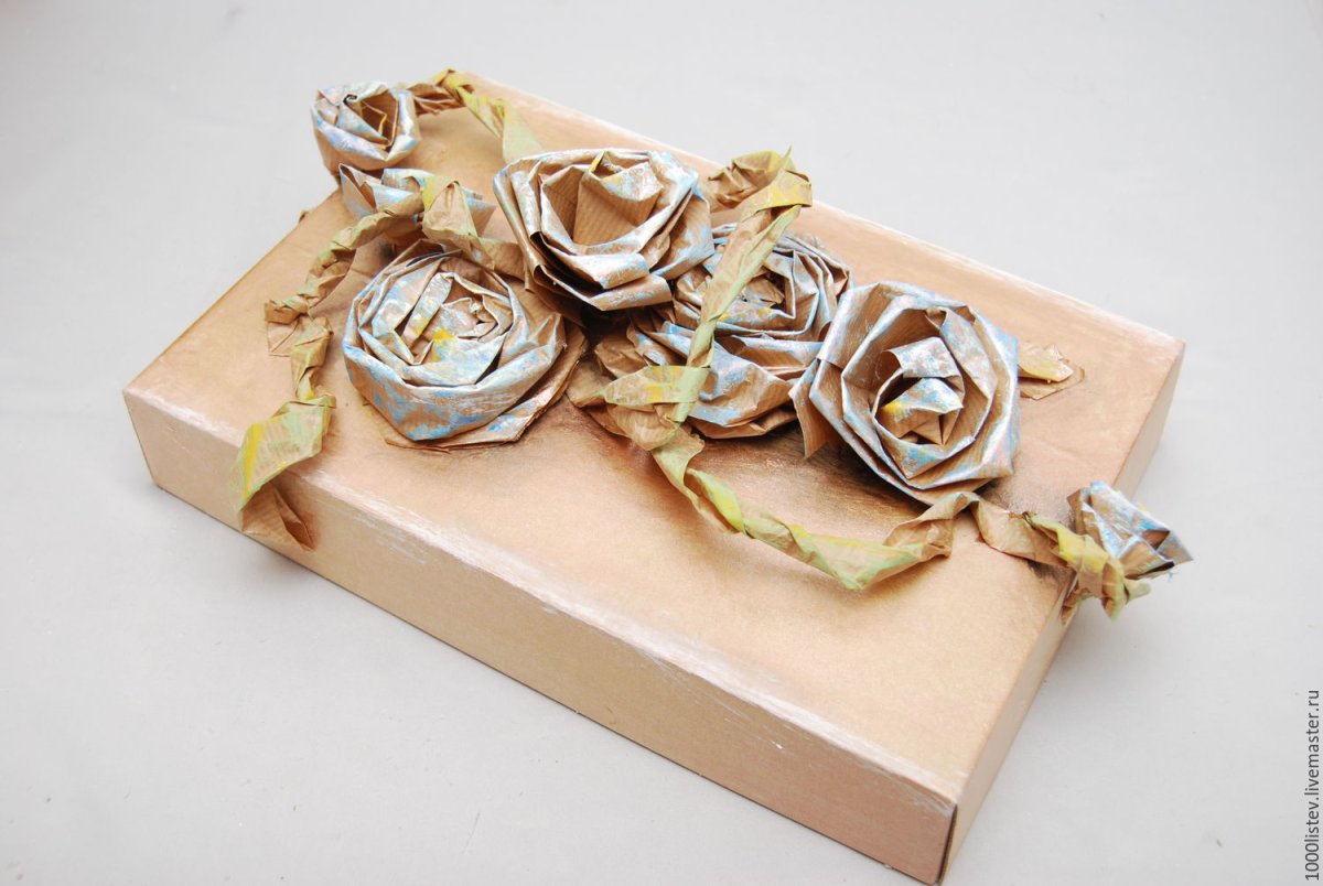 Многослойная упаковка подарка