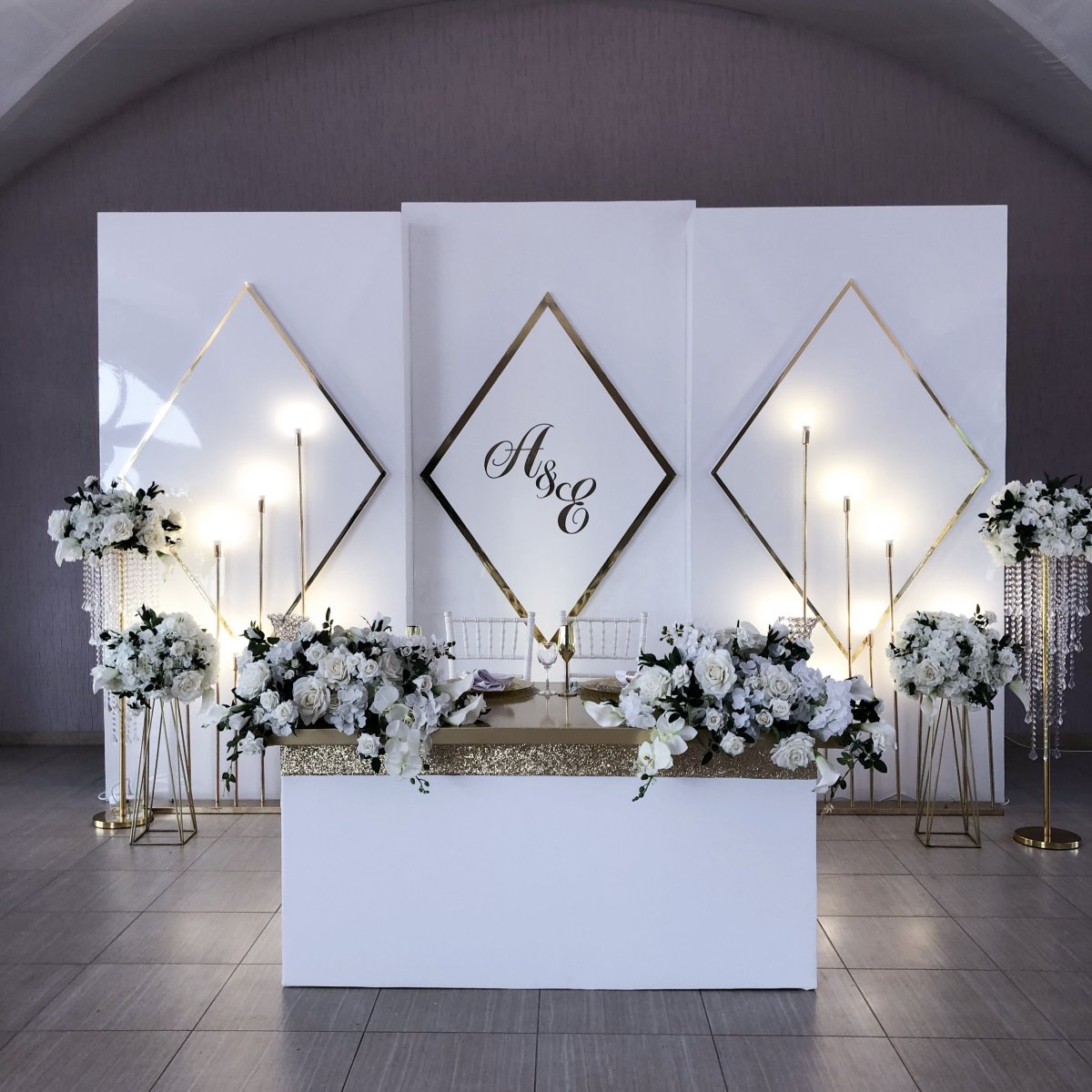 Фотозона белый черный золото