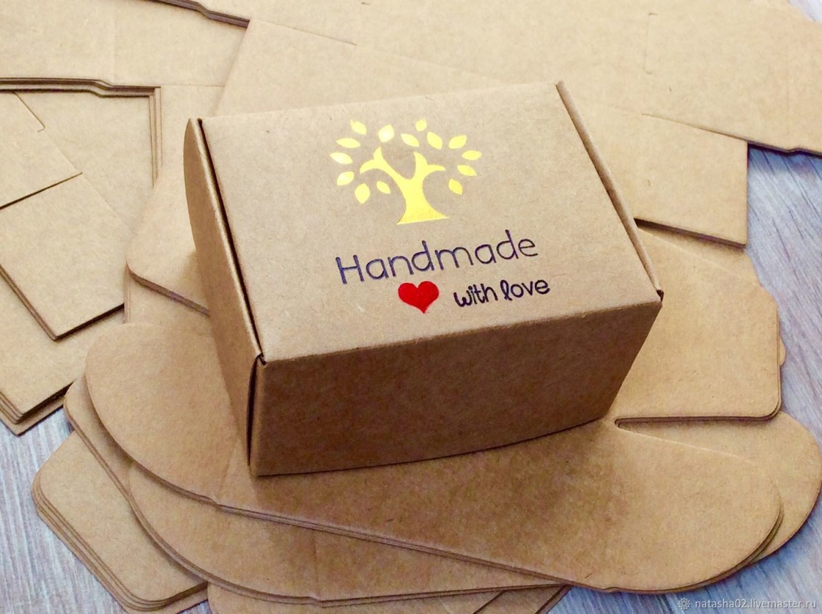 Крафтовая коробка с логотипом