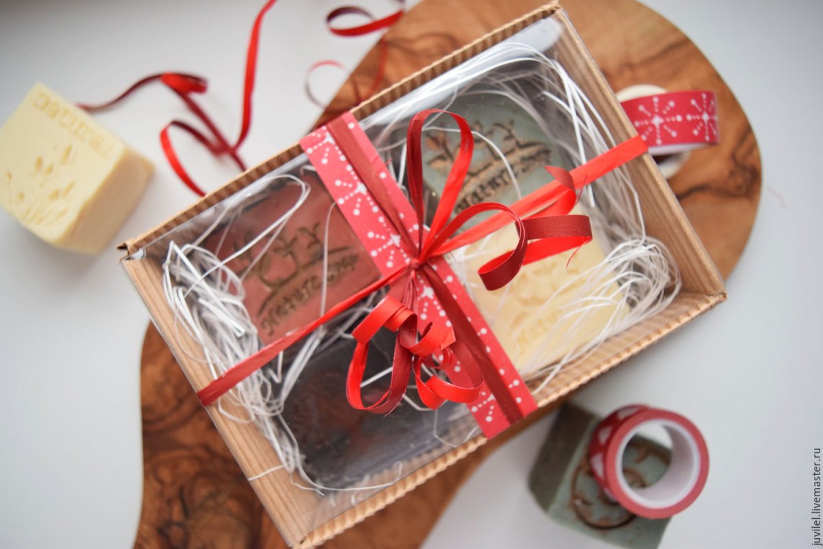 Подарочная коробка бокс дкрафтовая