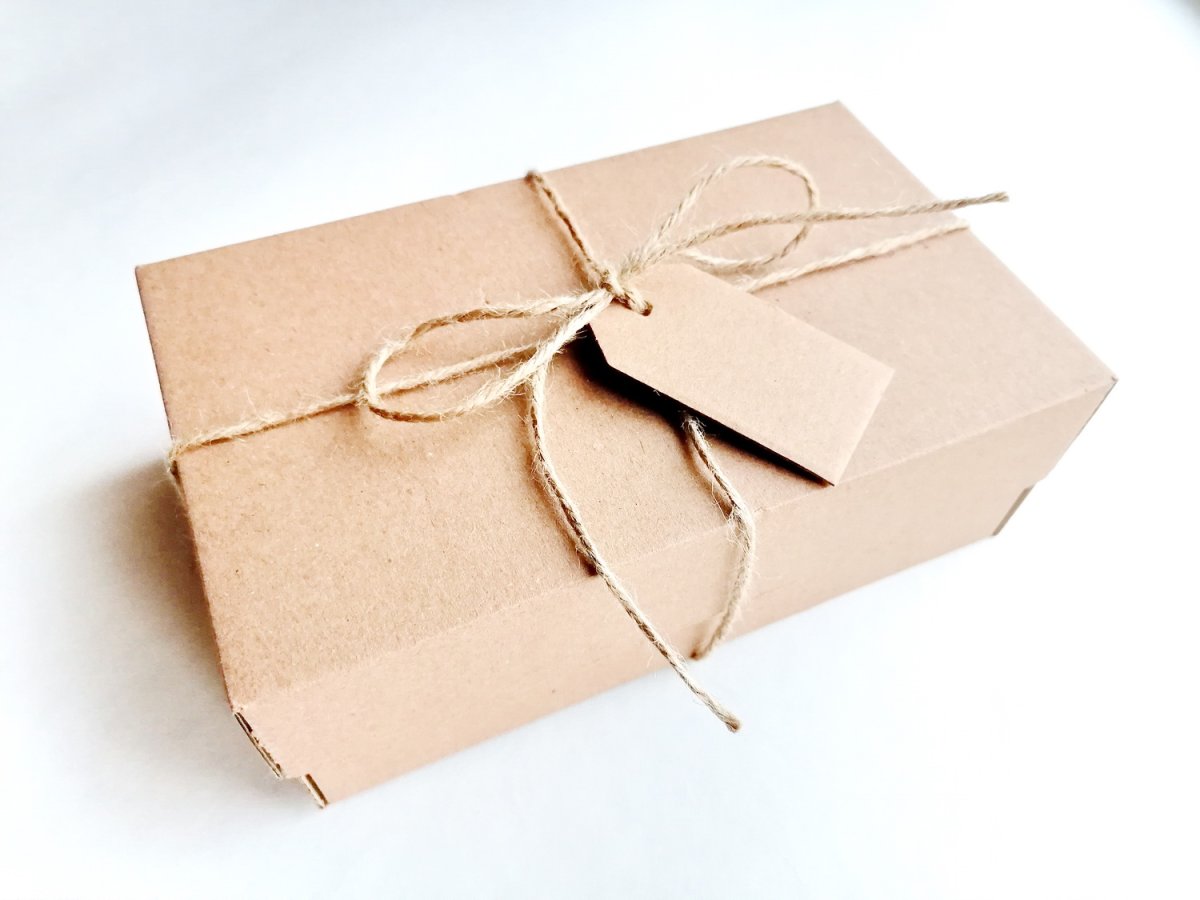 Украшение крафт коробки