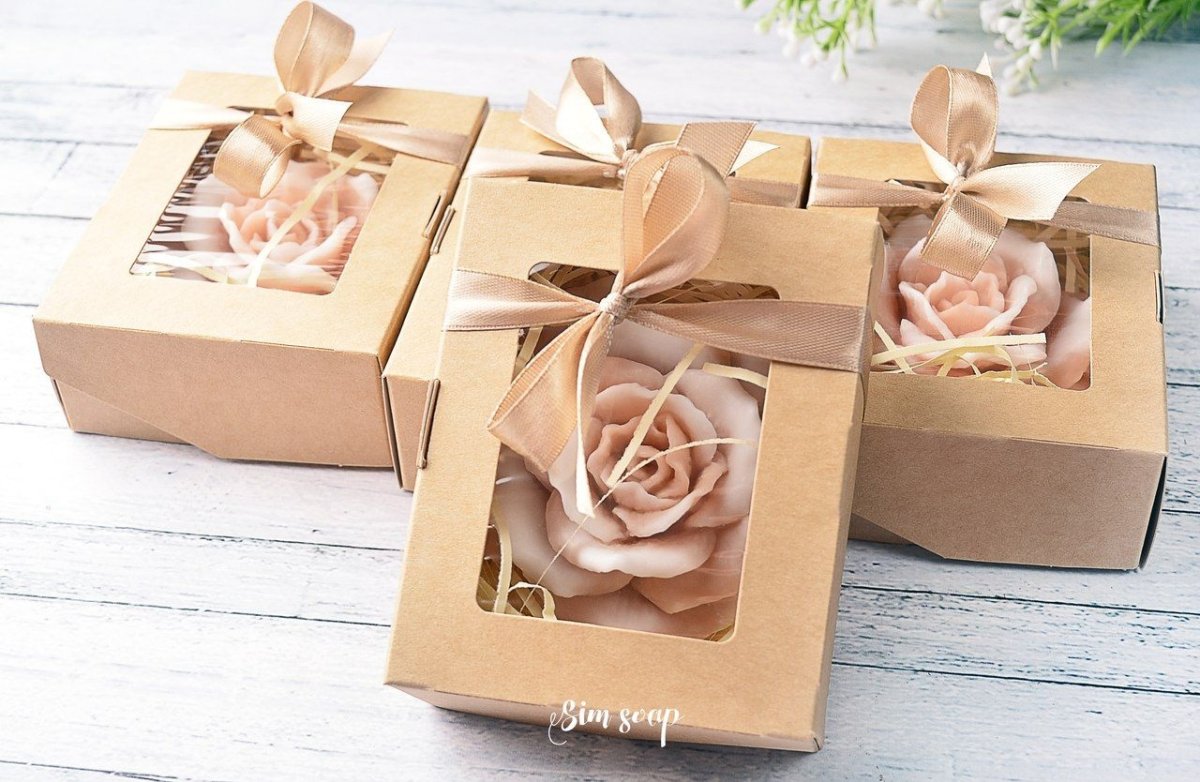 Подарки в крафт коробках