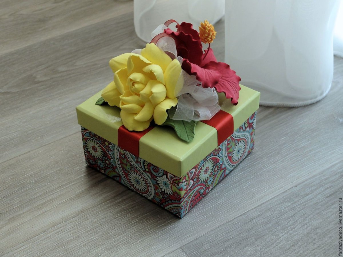 Украшение коробки для подарка