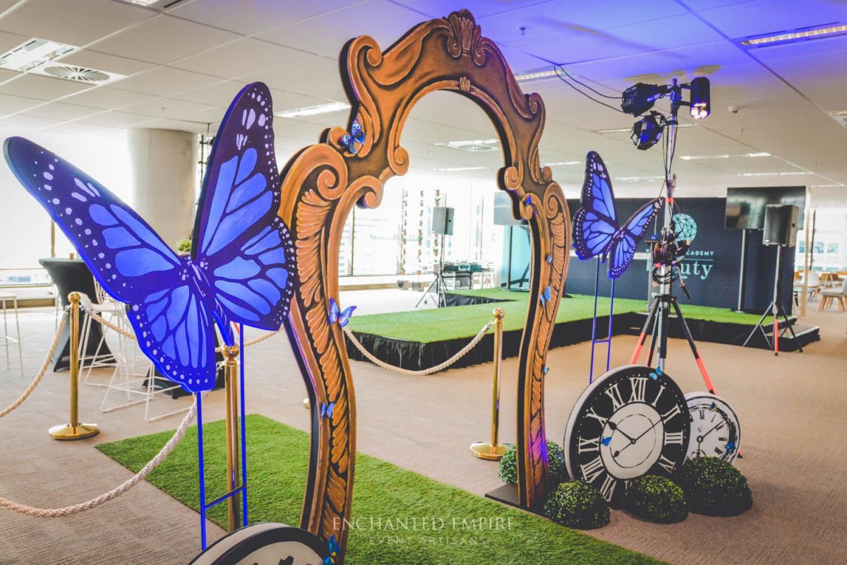 Алиса в стране чудес декорации