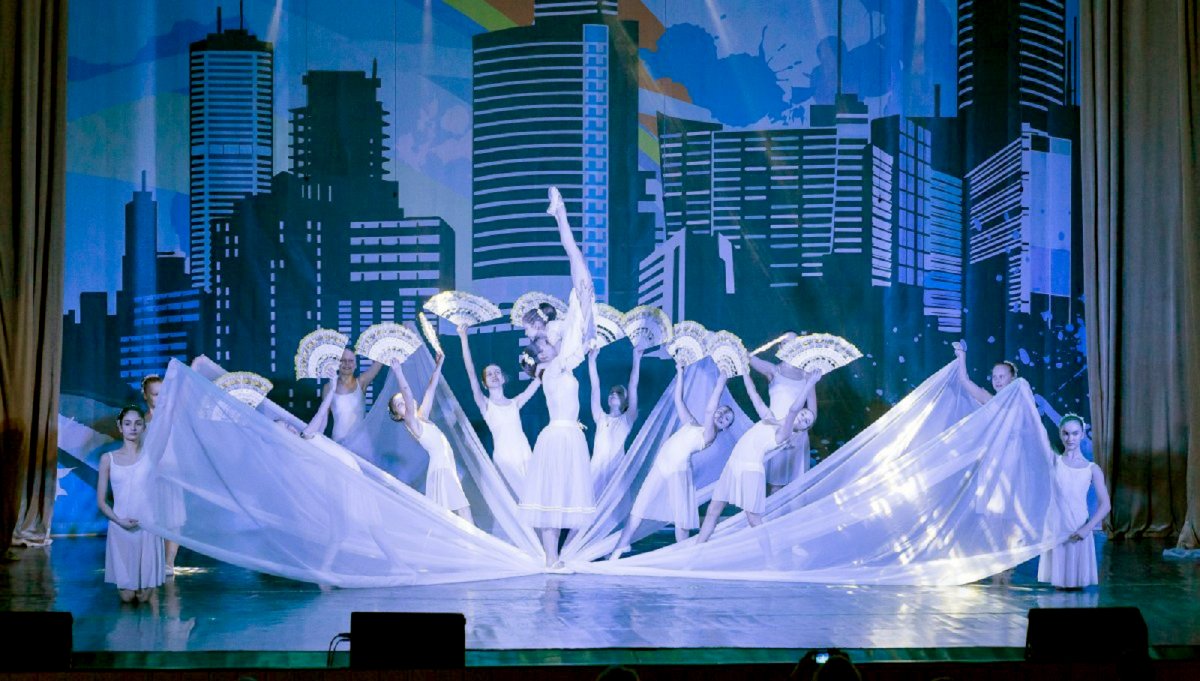 Фотозона в стиле Мулен Руж