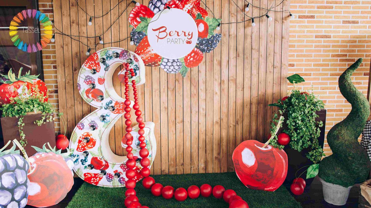 Фотозоны в Ягодном стиле