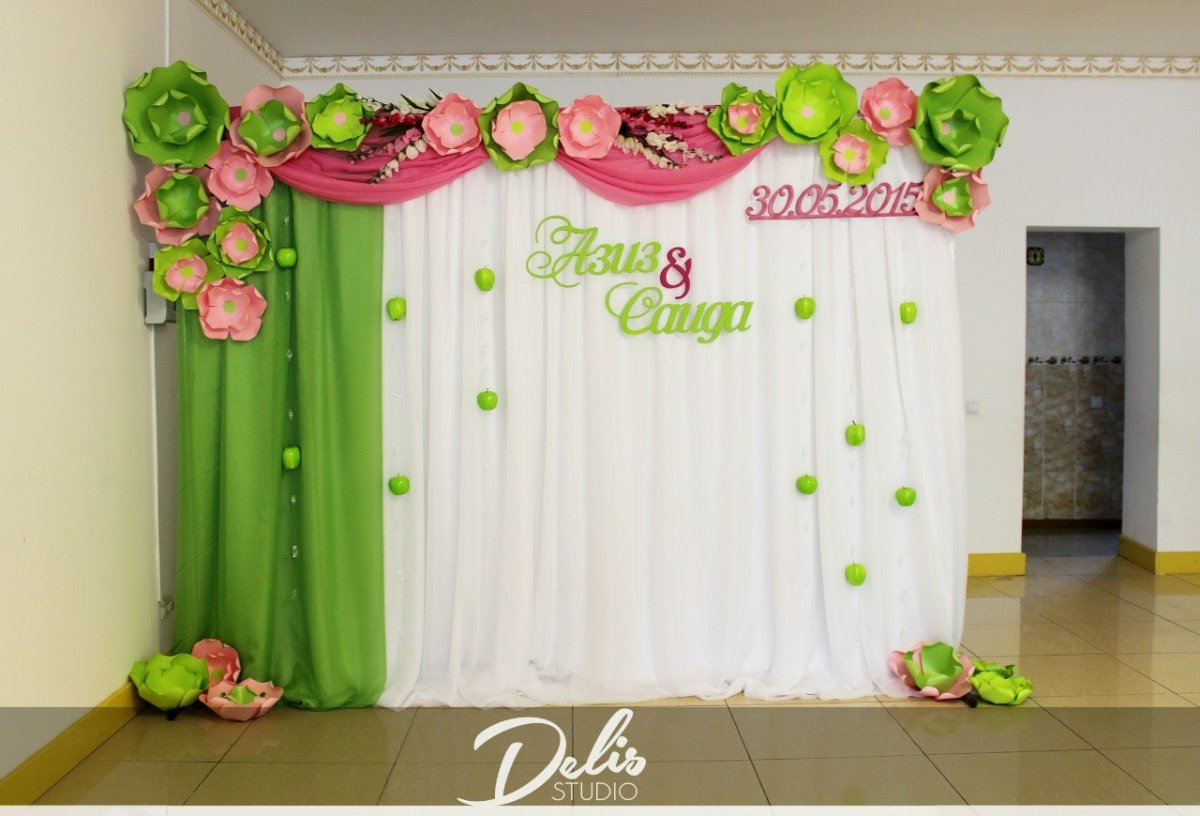 Фотозона на выпускной в детском