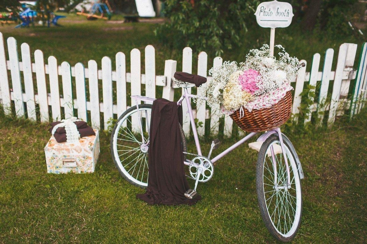 Фотозона с велосипедом