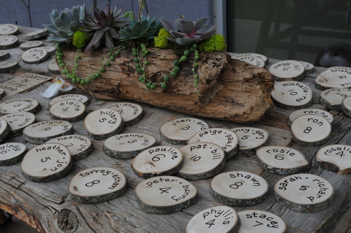 Спилы дерева для декора стола