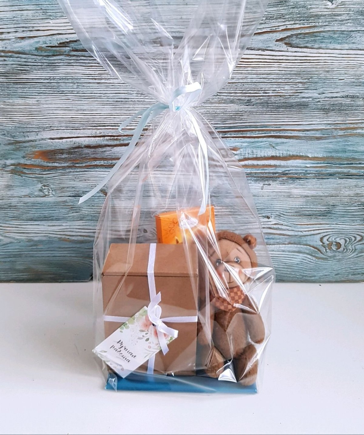 Подарок белый