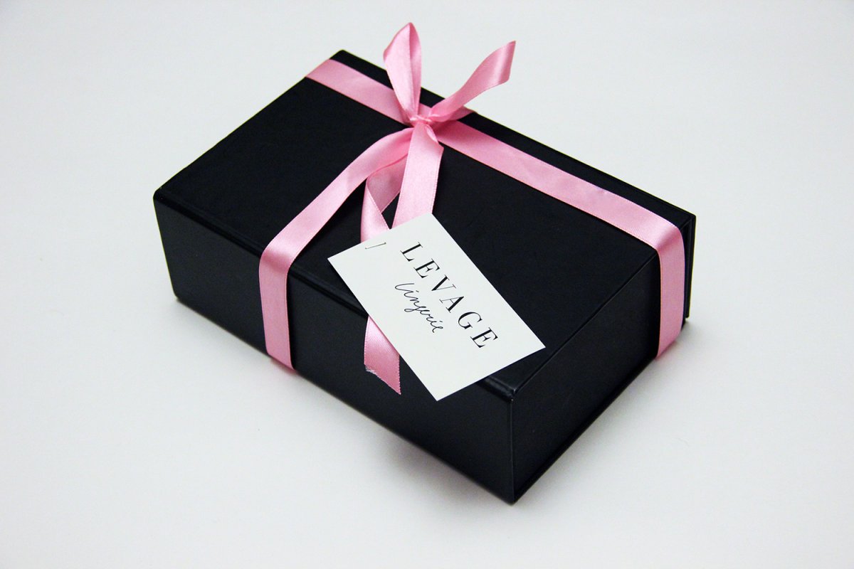 Прозрачная упаковка с бантом