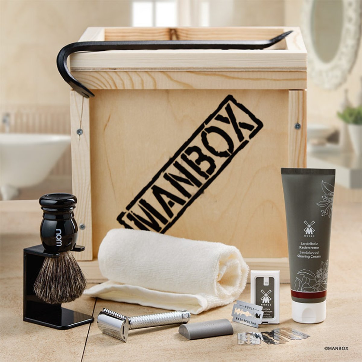 Мужской подарок в коробке